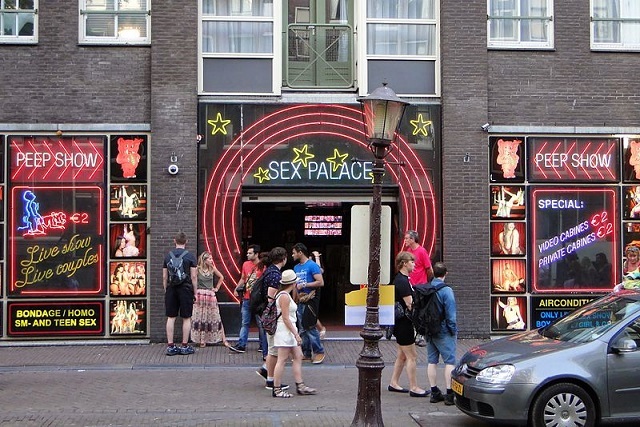 sex palace peep show de wallen amsterdam