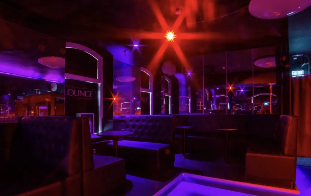 Lounge 8000
